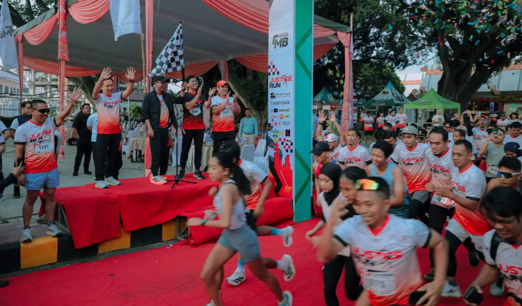 Gubernur Rahmat Mirzani Djausal Bersama Masyarakat Berolahraga dalam Ajang Bertema "Justice Run"