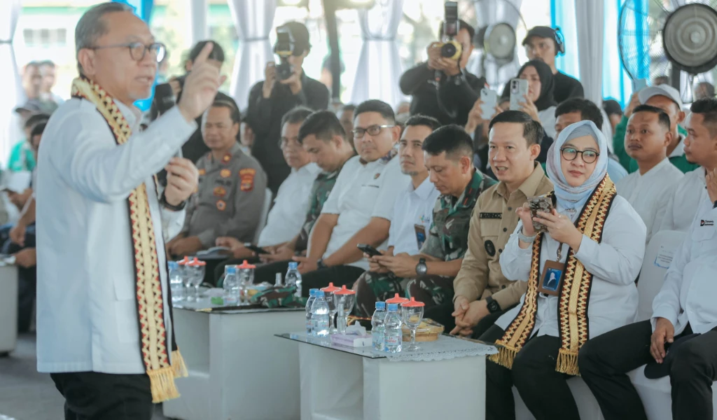 Sekdaprov Marindo Kurniawan Dampingi Menko Pangan Zulkifli Hasan dan Mendag Budi Santoso dalam Acara Rembuk Tani